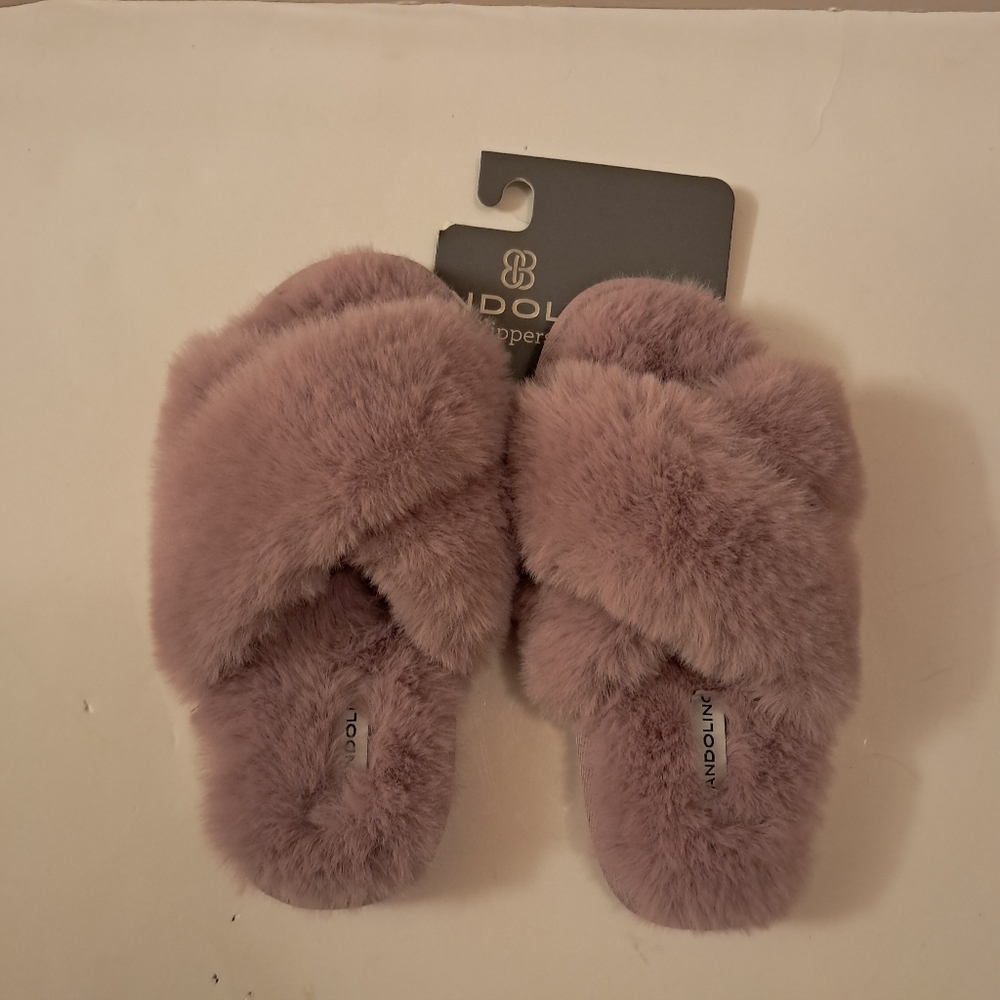 Bandolino Slippers Women's M (6.5/7.5) Faux Fur Cozy Criss Cross Pattern Soft